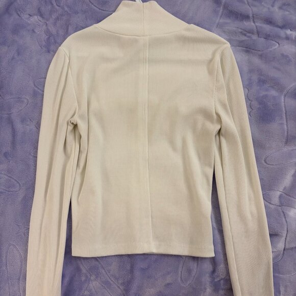 Aritzia Wilfred Moon Turtleneck Longsleeve Top in White - Picture 5 of 8